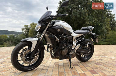 Мотоцикл Без обтекателей (Naked bike) Yamaha MT-07 2016 в 