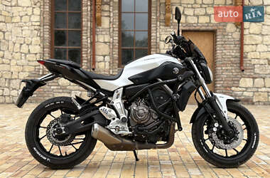 Мотоцикл Без обтекателей (Naked bike) Yamaha MT-07 2016 в 