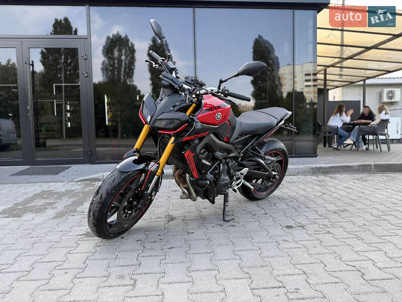 Мотоцикл Без обтекателей (Naked bike) Yamaha MT-09 2018 в 