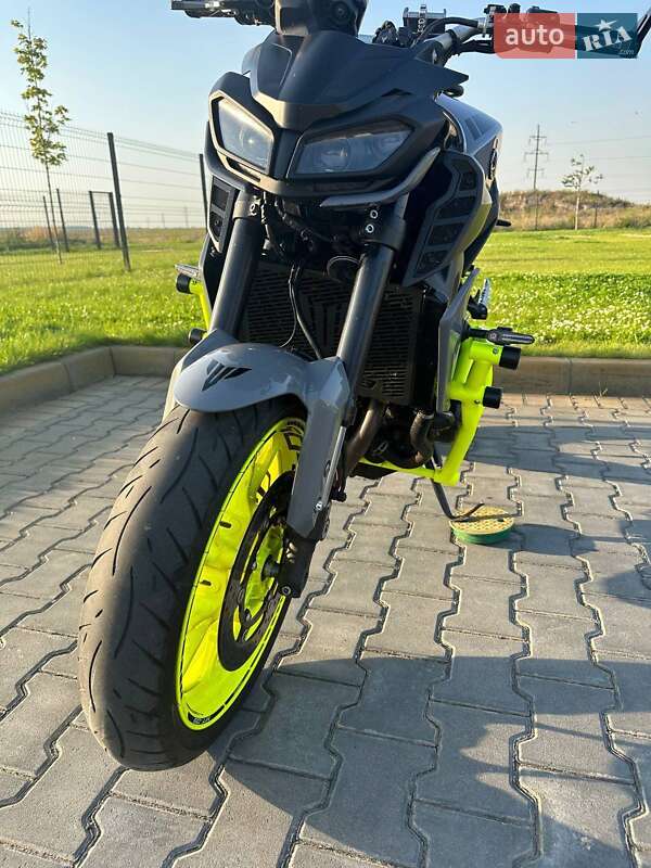 Мотоцикл Без обтекателей (Naked bike) Yamaha MT-09 2017 в Житомире фото 2 Мотоцикл Без обтекателей (Naked bike) Yamaha MT-09 2017 в Житомире