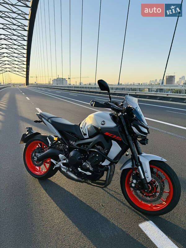Мотоцикл Без обтекателей (Naked bike) Yamaha MT-09 2019 в Киеве