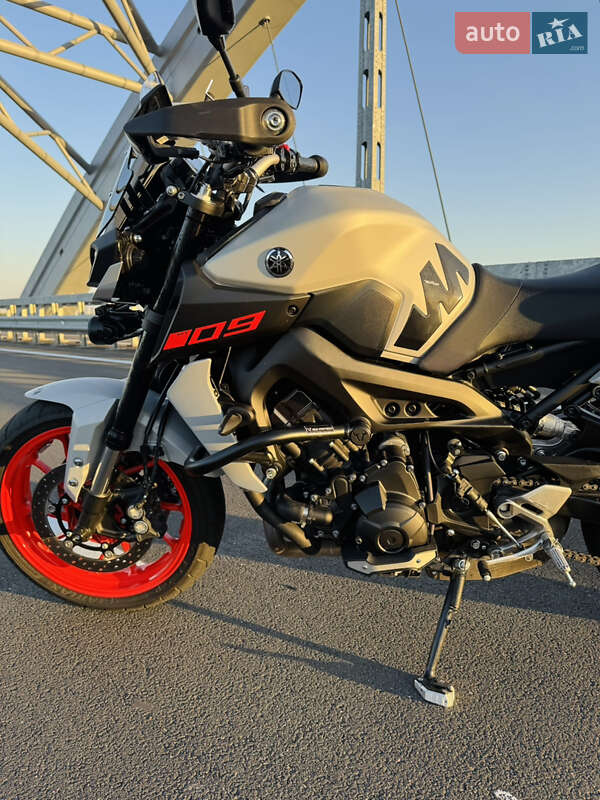 Мотоцикл Без обтекателей (Naked bike) Yamaha MT-09 2019 в Киеве