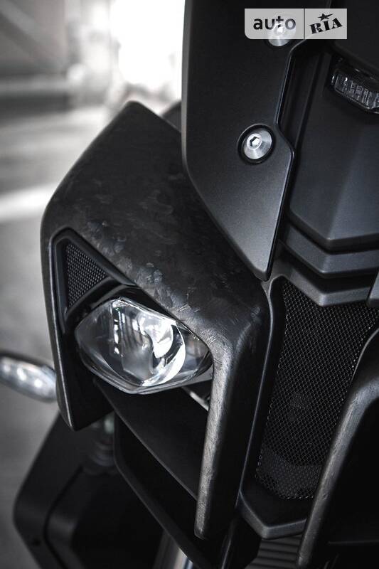 Мотоцикл Без обтекателей (Naked bike) Yamaha MT-10 2019 в Киеве фото 3 Мотоцикл Без обтекателей (Naked bike) Yamaha MT-10 2019 в Киеве