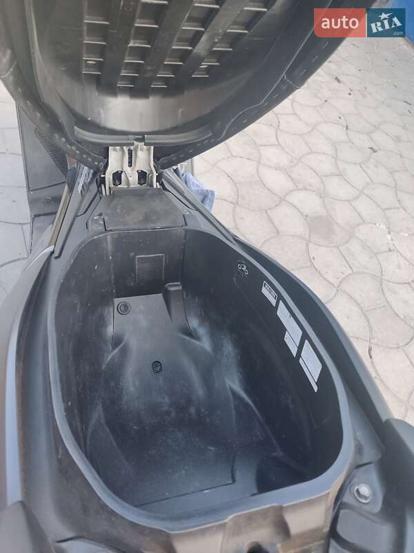 Скутер Yamaha NMax 2017 в Ахтырке фото 11 Скутер Yamaha NMax 2017 в Ахтырке