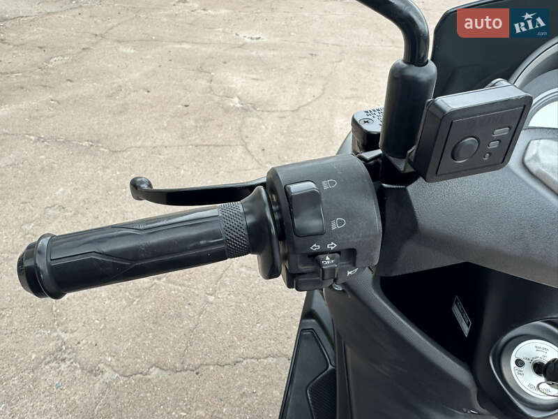 Макси-скутер Yamaha NMax 2017 в Сновске