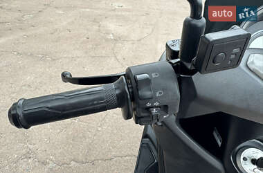 Максі-скутер Yamaha NMax 2017 в 