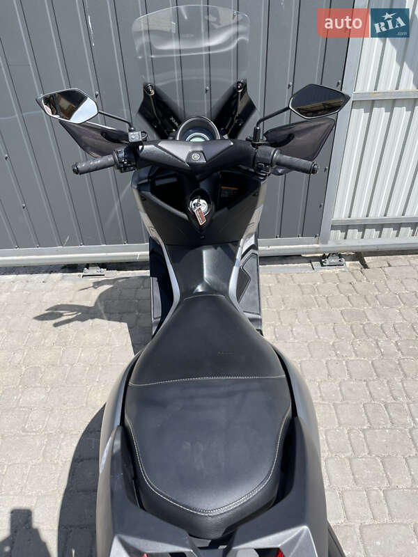 Макси-скутер Yamaha NMax 2017 в Березному