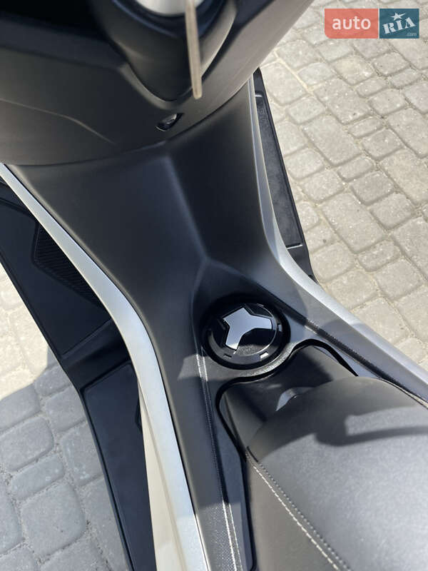 Макси-скутер Yamaha NMax 2017 в Березному