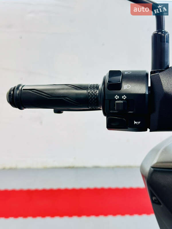 Максі-скутер Yamaha NMax 2019 в Одесі фото 16 Максі-скутер Yamaha NMax 2019 в Одесі