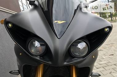Спортбайк Yamaha R1 2014 в 