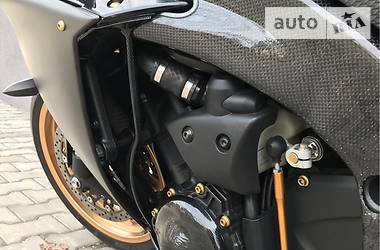 Спортбайк Yamaha R1 2014 в 