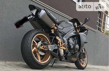 Спортбайк Yamaha R1 2014 в 