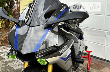 Спортбайк Yamaha R1 2017 в 