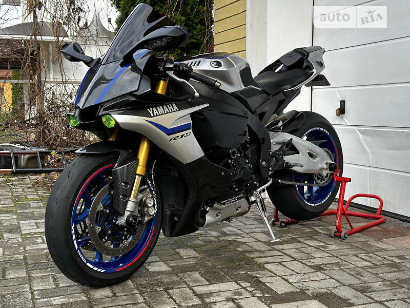 Спортбайк Yamaha R1 2017 в 