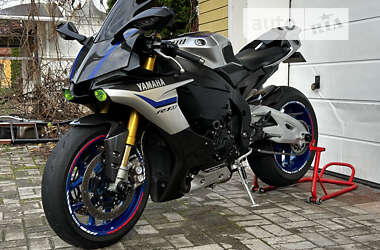 Спортбайк Yamaha R1 2017 в 