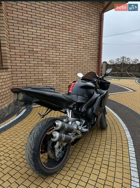 Спортбайк Yamaha R1 2000 в Корце