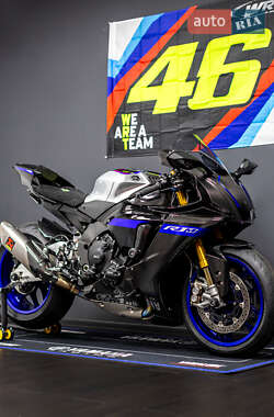 Спортбайк Yamaha R1M 2023 в 