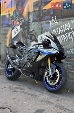 Спортбайк Yamaha R1M 2017 в 
