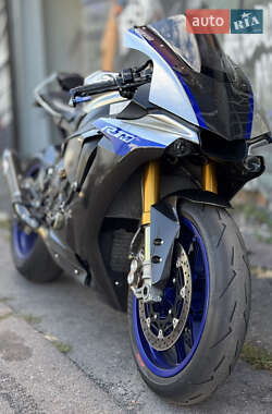 Спортбайк Yamaha R1M 2017 в 