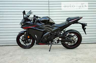 Спортбайк Yamaha R3 2015 в 
