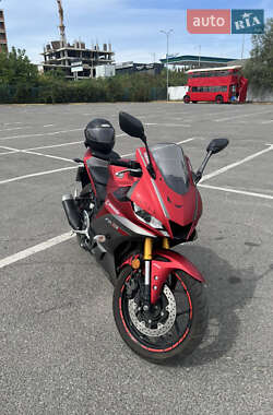 Мотоцикл Спорт-туризм Yamaha R3 2019 в 