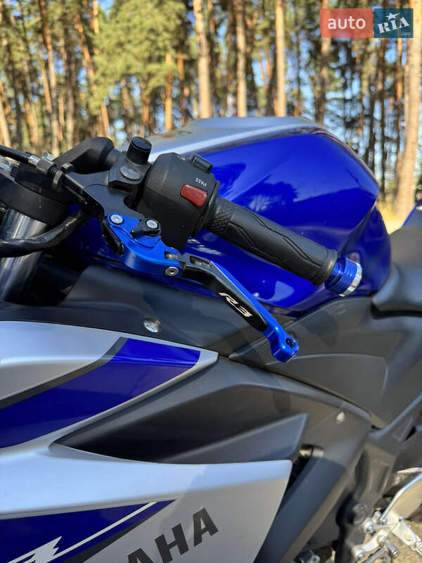 Вантажні моторолери, мотоцикли, скутери, мопеди Yamaha R3 2015 в Лебедині