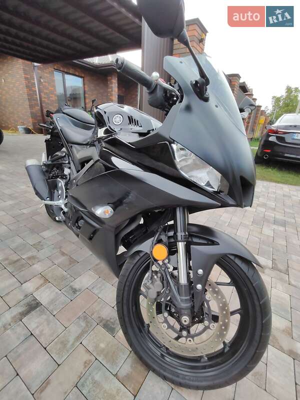 Yamaha R3 2021