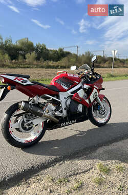 Спортбайк Yamaha R6 2002 в 