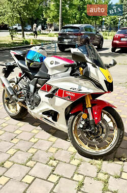 Спортбайк Yamaha R7 2024 в 