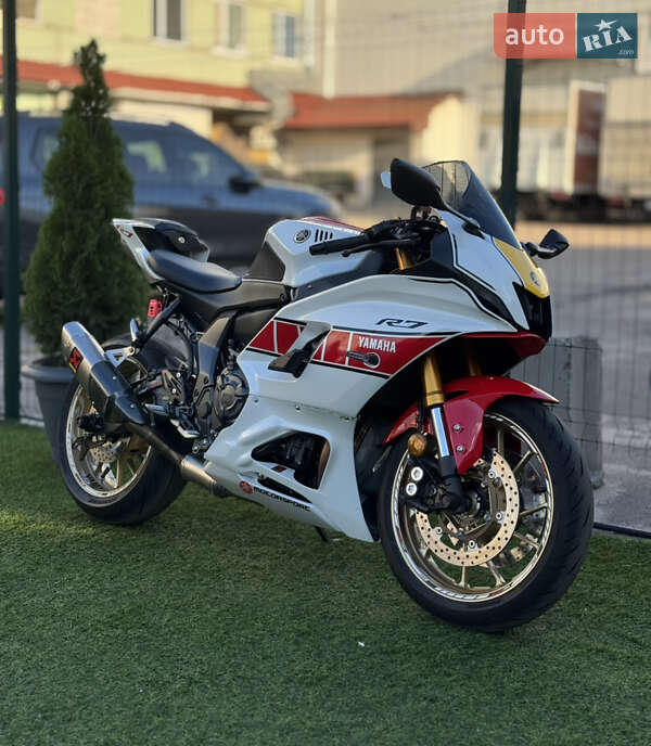 Yamaha R7 2024