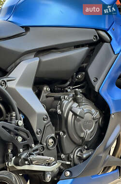 Спортбайк Yamaha R7 2022 в 
