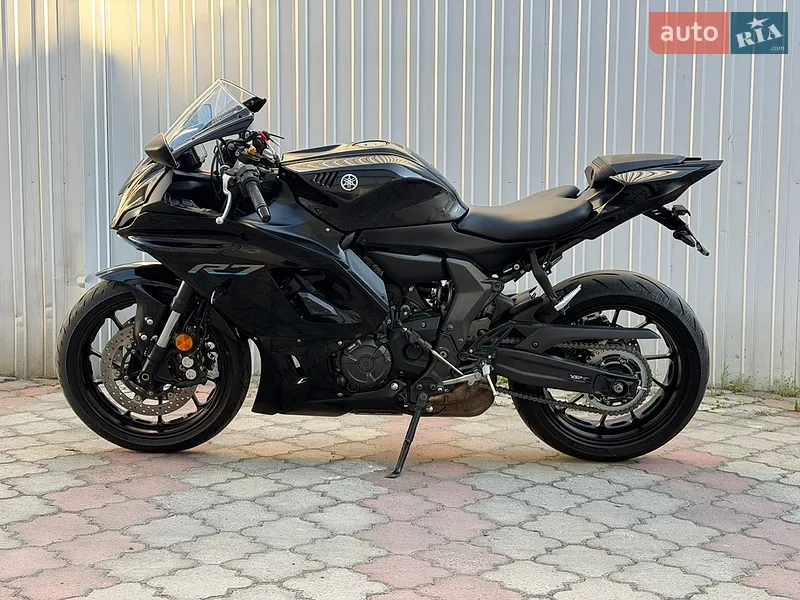 Yamaha R7 2022