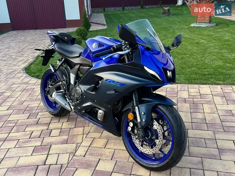 Yamaha R7 2022