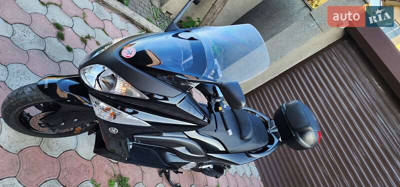 Yamaha T-MAX 2012