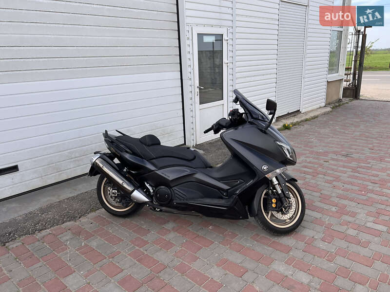 Макси-скутер Yamaha T-MAX 2016 в 