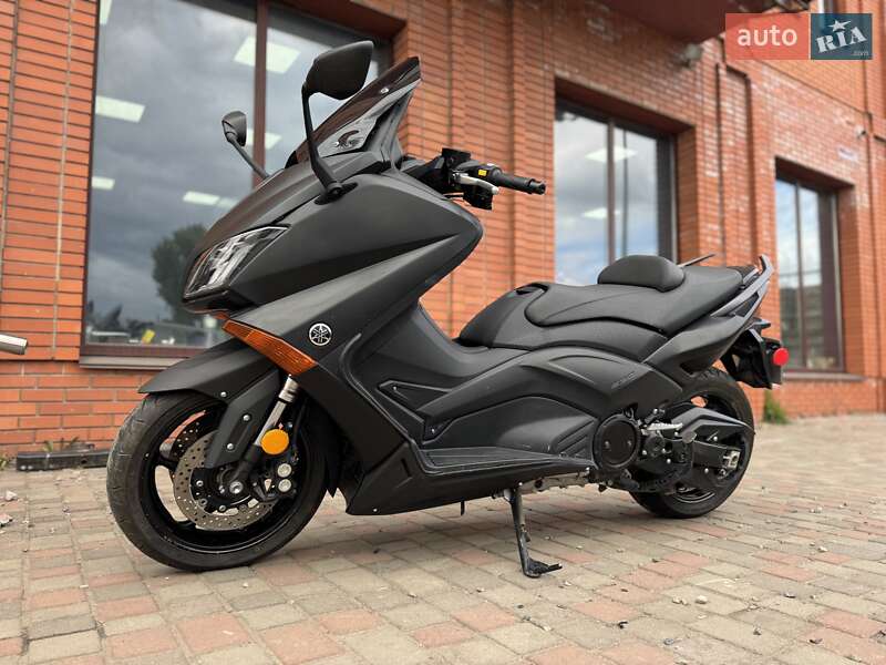 Yamaha T-MAX 2015