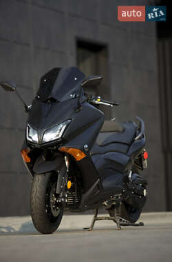 Макси-скутер Yamaha T-MAX 2015 в 