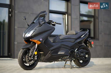 Макси-скутер Yamaha T-MAX 2015 в 