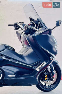 Максі-скутер Yamaha T-MAX 2018 в 