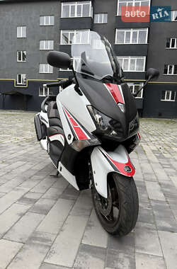 Макси-скутер Yamaha T-MAX 2014 в 