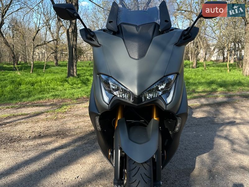 Yamaha T-MAX 2021