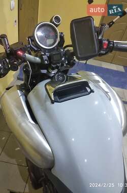 Мотоцикл Классик Yamaha VMAX 2014 в 