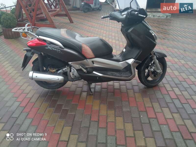 Максі-скутер Yamaha X-Max 250 2006 в Полонному