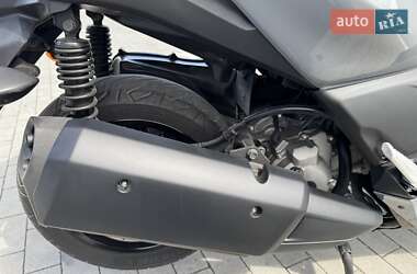 Максі-скутер Yamaha X-Max 300 2018 в 