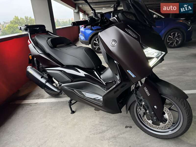 Yamaha X-Max 2024