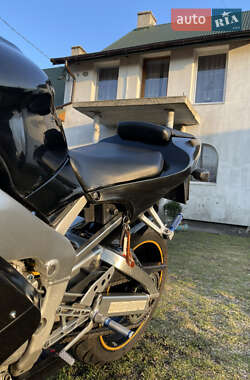 Спортбайк Yamaha YZF R1 1998 в 