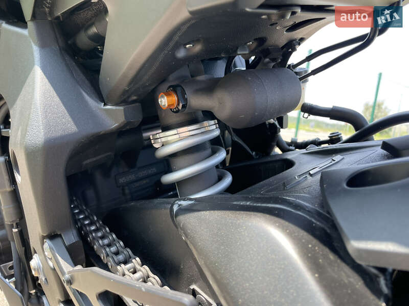 Спортбайк Yamaha YZF R1 2023 в Киеве фото 11 Спортбайк Yamaha YZF R1 2023 в Киеве