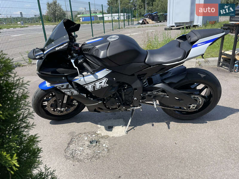 Спортбайк Yamaha YZF R1 2023 в Киеве фото 3 Спортбайк Yamaha YZF R1 2023 в Киеве