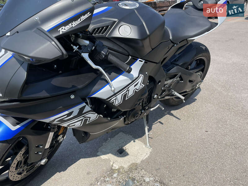 Спортбайк Yamaha YZF R1 2023 в Киеве фото 15 Спортбайк Yamaha YZF R1 2023 в Киеве