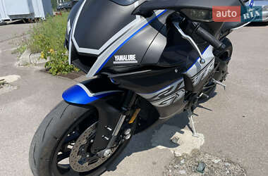 Спортбайк Yamaha YZF R1 2023 в 